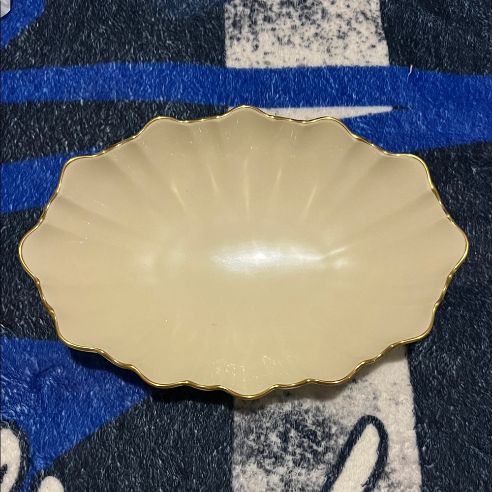 Elegant Cream Scalloped Dish with Gold Trim